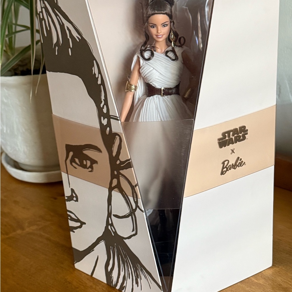2019 Star wars Barbie Rey NRFB